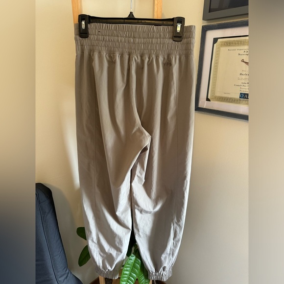 Abercrombie and Fitch YPB motionTek pants - Picture 2 of 3